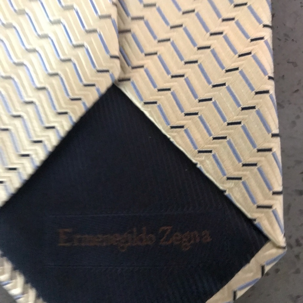 Silk tie